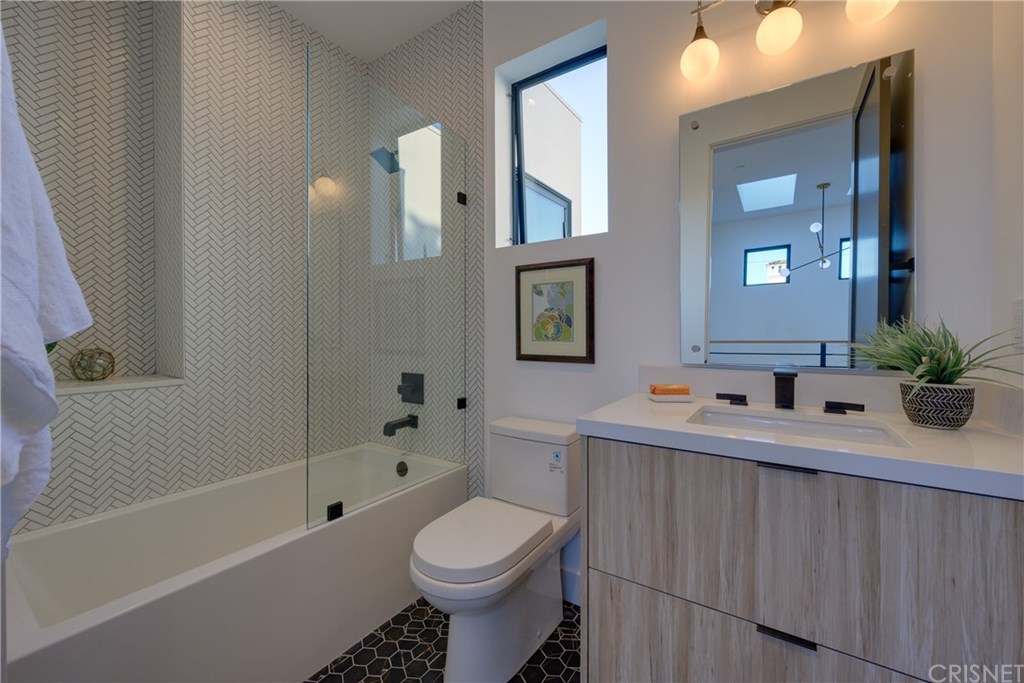 4161 Sunnyside Avenue Los Angeles, CA 90066 - Photo 50 of 58