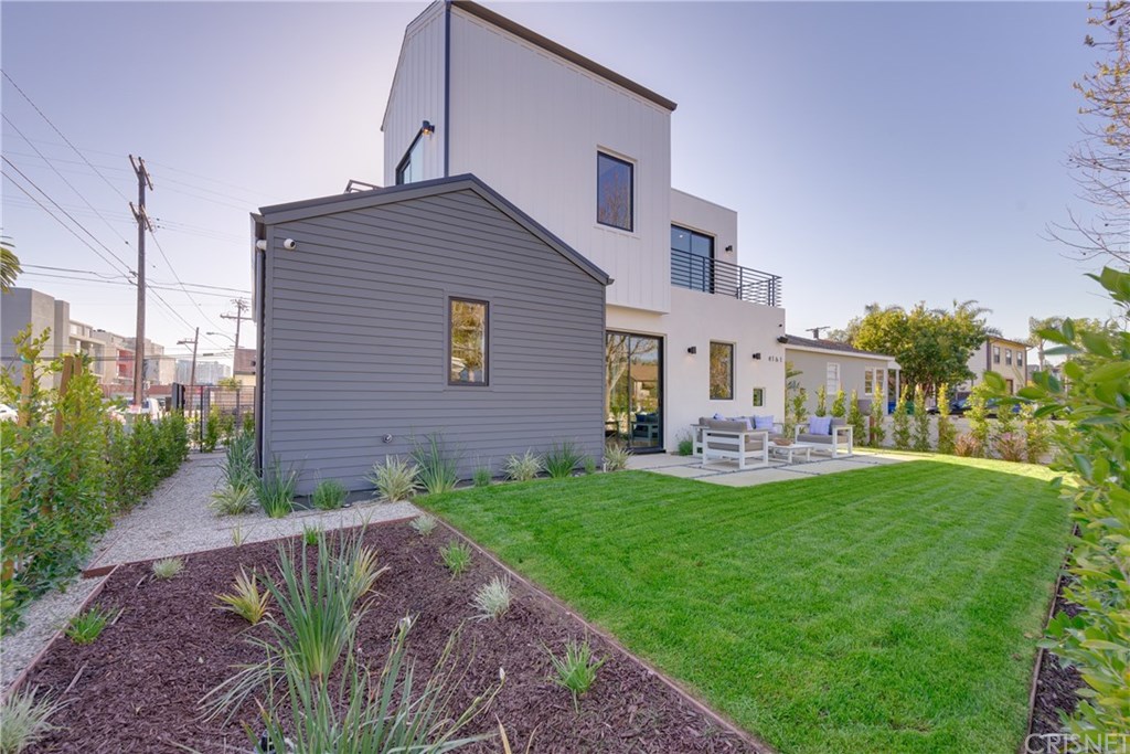 4161 Sunnyside Avenue Los Angeles, CA 90066 - Photo 6 of 58