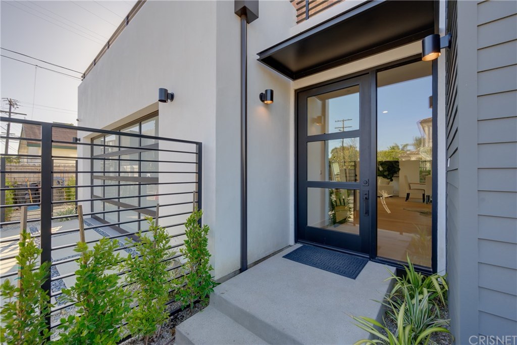 4161 Sunnyside Avenue Los Angeles, CA 90066 - Photo 9 of 58