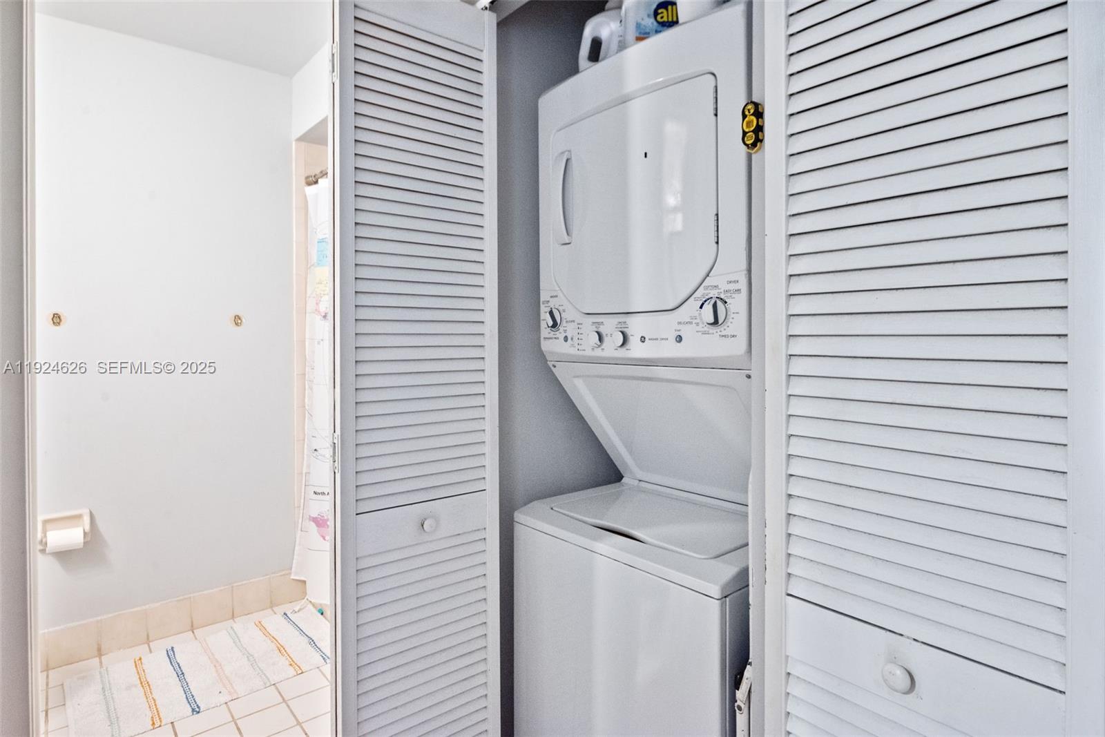 11840 Southwest 80th Street, Unit 526 Miami, FL 33183 - Photo 18 of 25 a utility room with dryer and washer