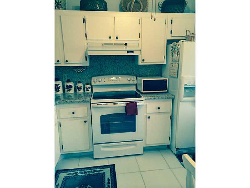 22100 Palms Way, Unit 203 Boca Raton, FL 33433 - Photo 2 of 20 Kitchen