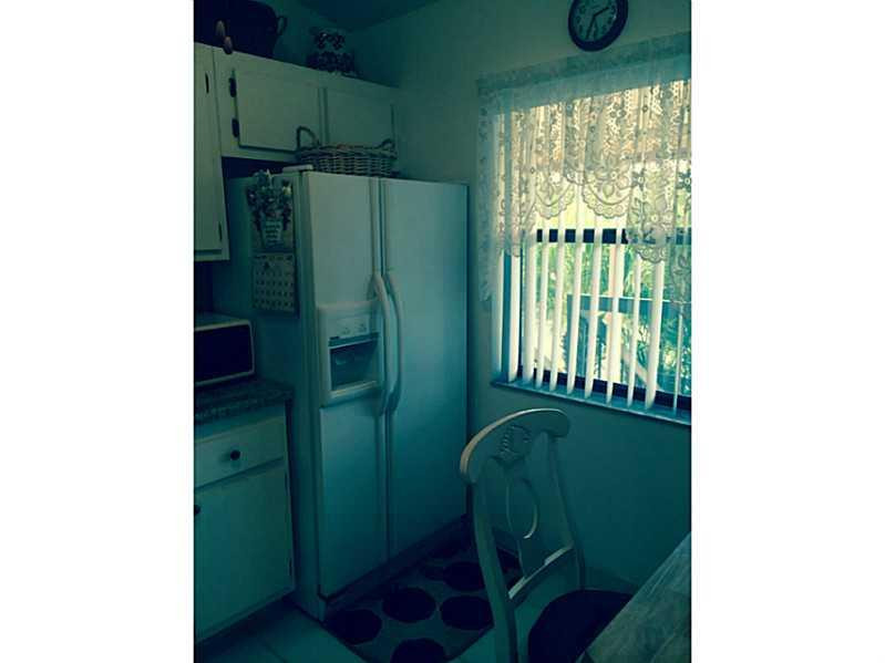 22100 Palms Way, Unit 203 Boca Raton, FL 33433 - Photo 9 of 20 Kitchen