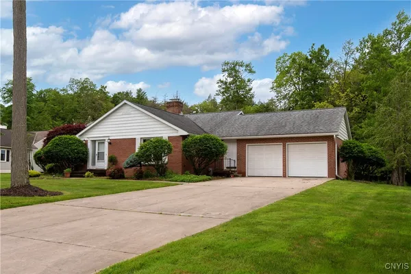 $429,900 | 16 Silver Birch Court, New Hartford, NY 13413