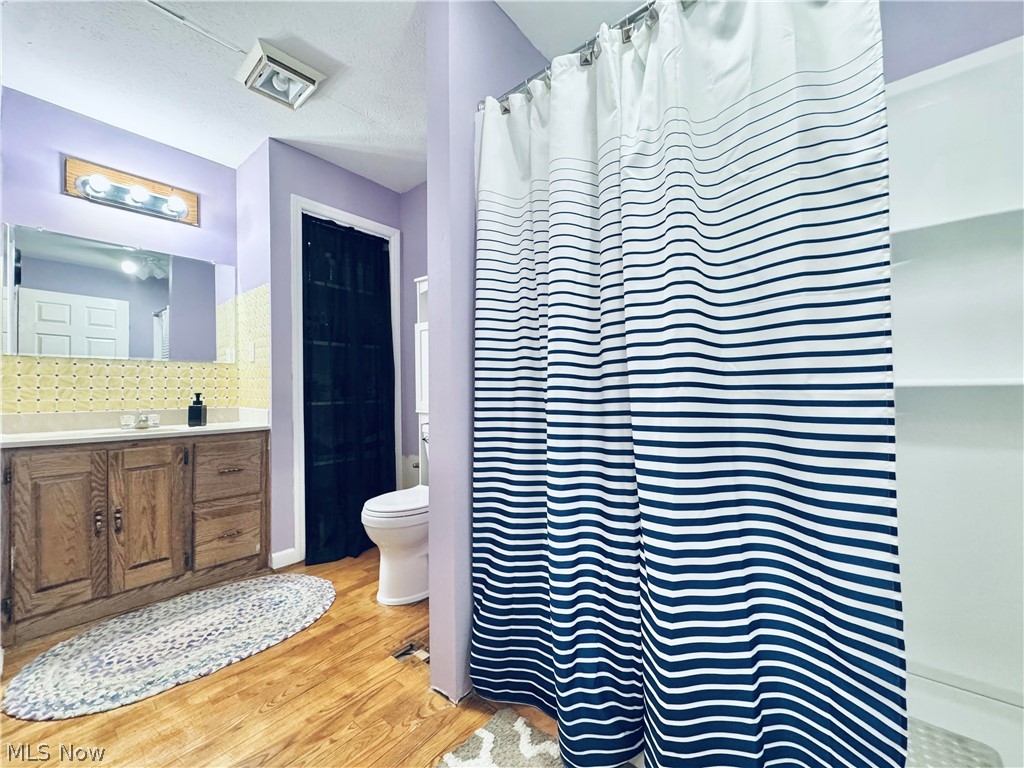 956 Braun Road Belpre, OH 45714 - Photo 30 of 44 ENSUITE BATHROOM W 2 ENTRANCES FOR MAIN BEDROOM AND THE HALLWAY