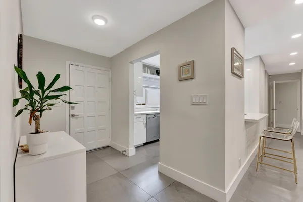 $4,000 | 3501 Keyser Avenue, Unit 1, Hollywood, FL 33021