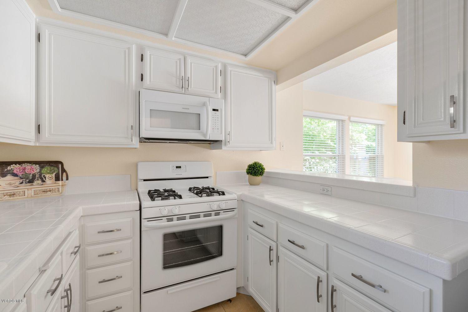 2731 Erringer Road, Unit 38 Simi Valley, CA 93065 - Photo 8 of 27 8