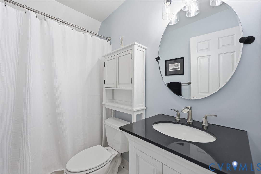 2431 Magnolia Ridge Maidens, VA 23102 - Photo 24 of 43 Full upper-level hallway bathroom with combination