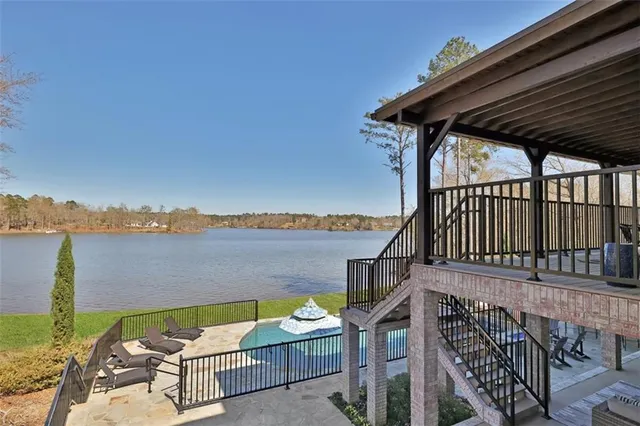 a view of a workspace with furniture