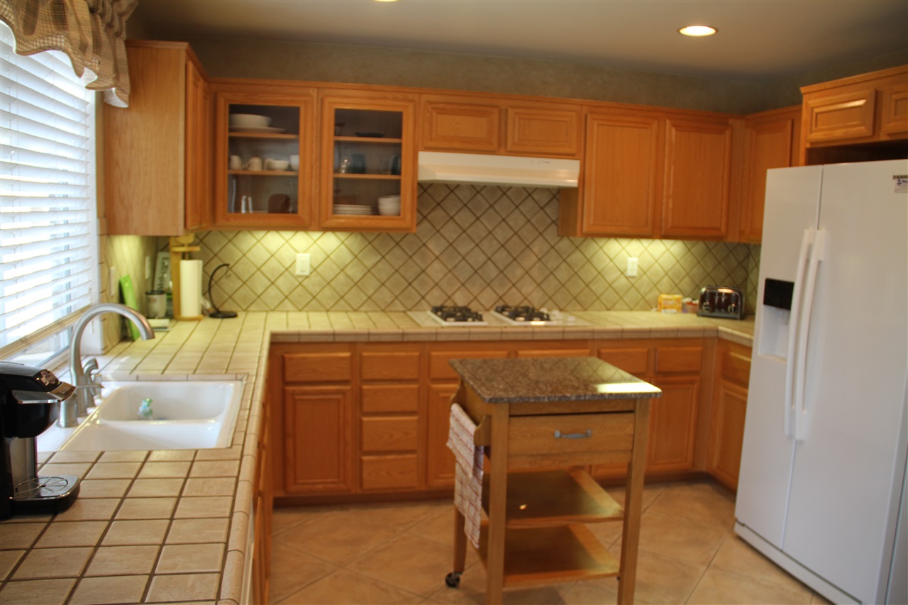 354 Spring Canyon Way Oceanside, CA 92057 - Photo 11 of 24