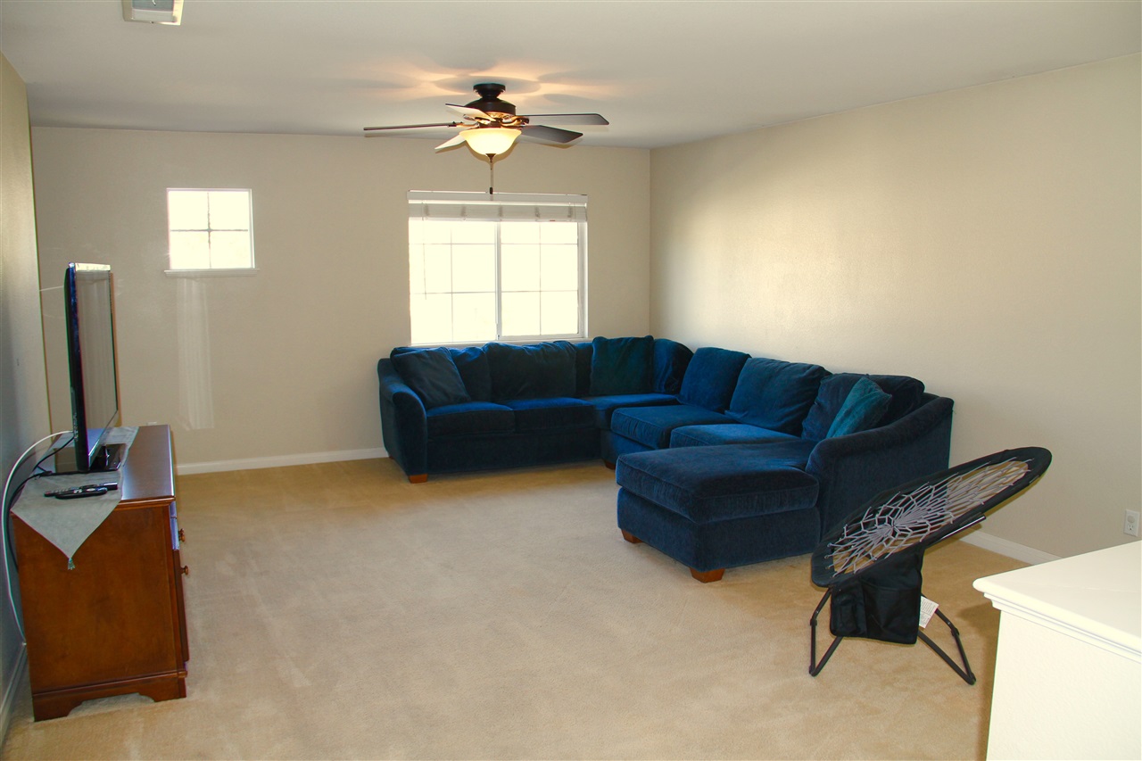 354 Spring Canyon Way Oceanside, CA 92057 - Photo 13 of 24