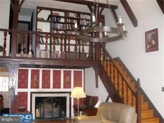 302 Richfield Road Upper Darby, PA 19082 - Photo 2 of 6 Living Room