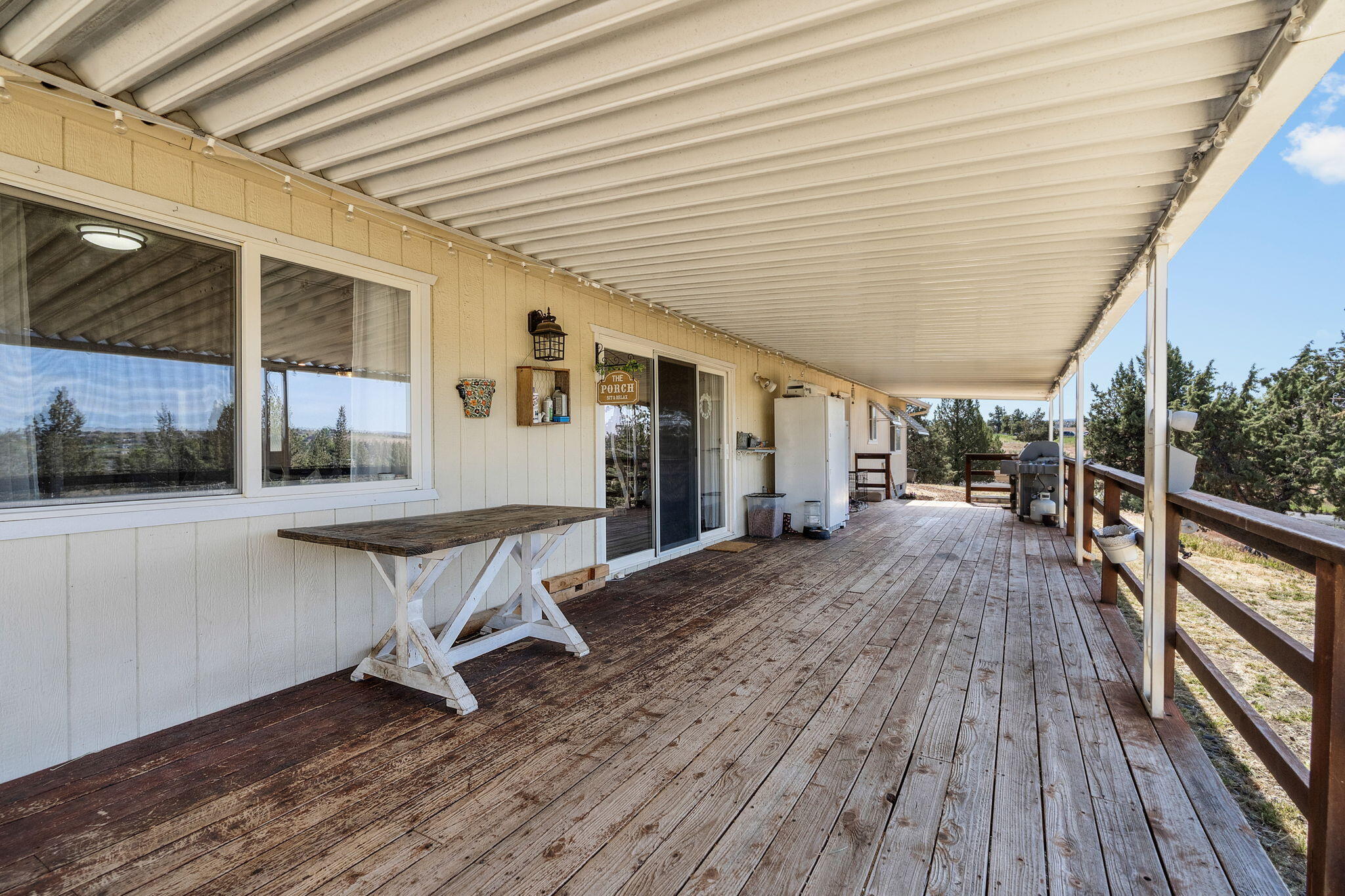 851 Southeast Rancho Lane Madras, OR 97741 - Photo 22 of 52 2025_05_21_851_se_rancho_lane_madras-19