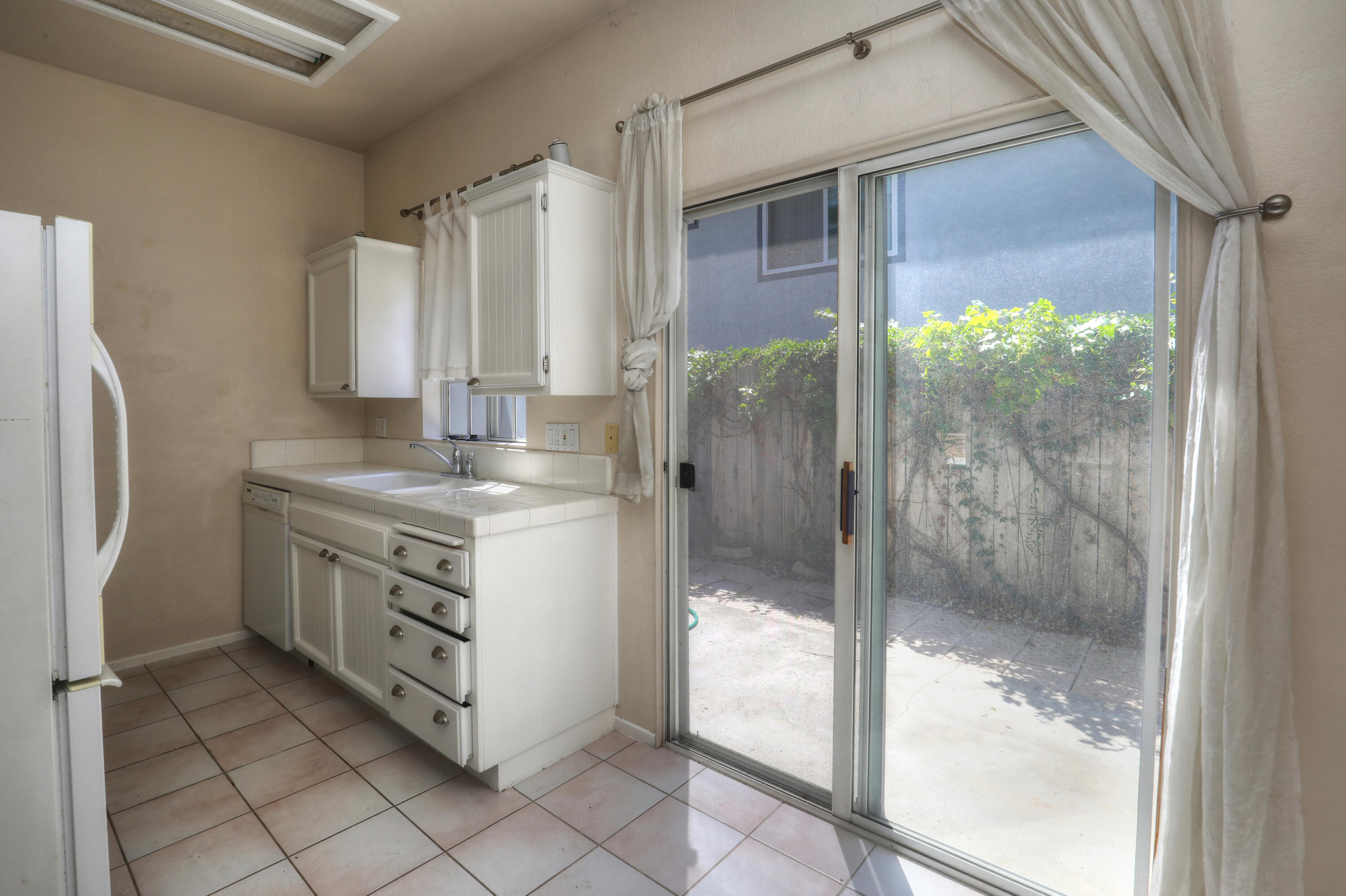 231 Mathilda Drive Goleta, CA 93117 - Photo 4 of 20 (15)