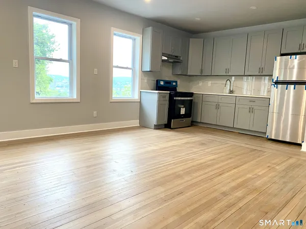 $2,800 | 218 Charles Street, Waterbury, CT 06708