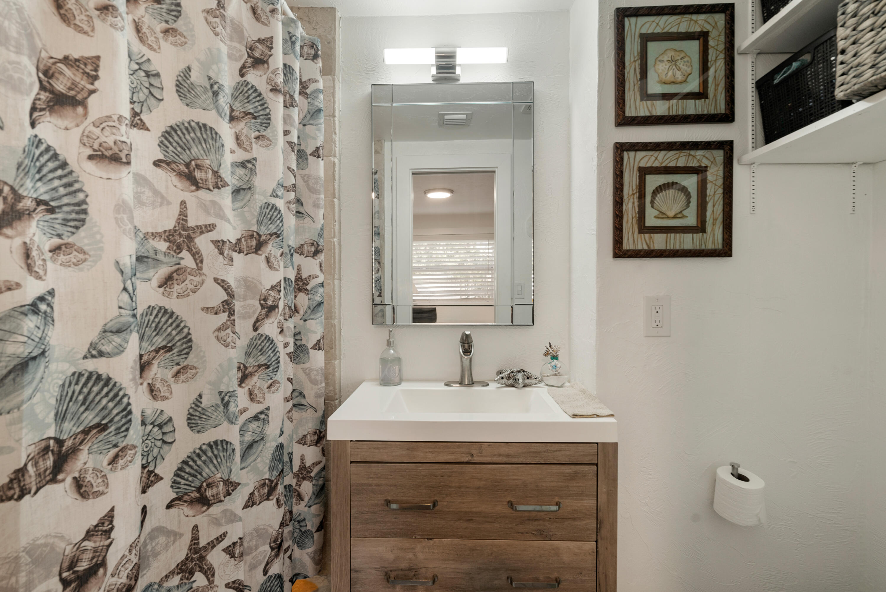 40 Orange Drive Key Largo, FL 33037 - Photo 14 of 30 Ensuite bath off guest bedroom