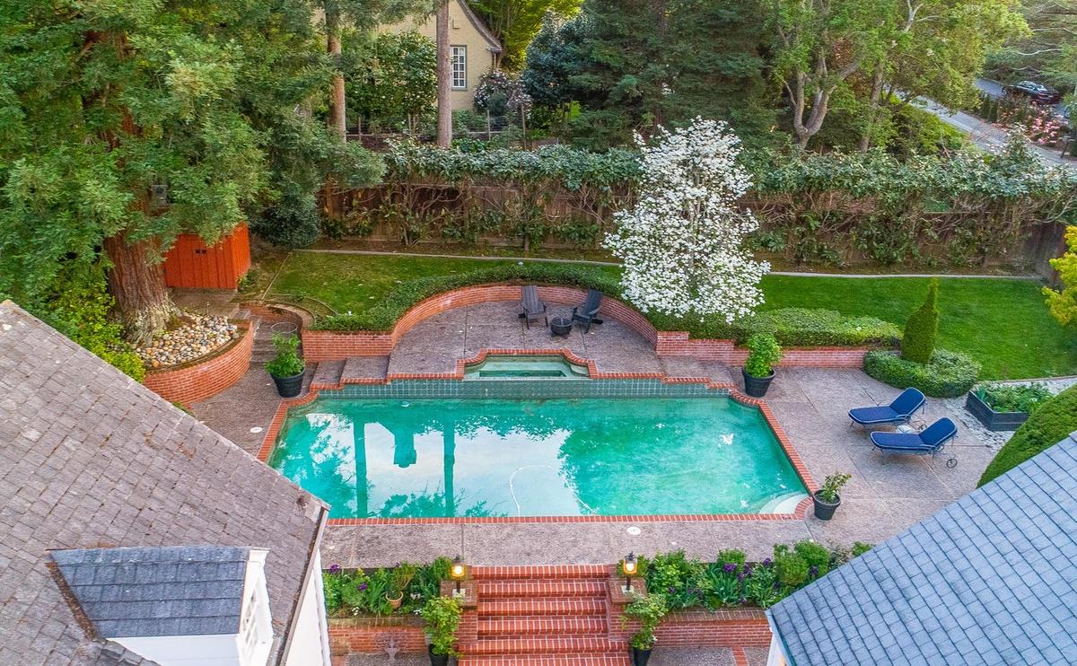 863 Chiltern Road Hillsborough, CA 94010 - Photo 48 of 50 a view of a garden with an outdoor space