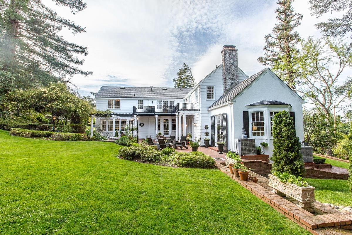 863 Chiltern Road Hillsborough, CA 94010 - Photo 49 of 50 a front view of house with yard and green space