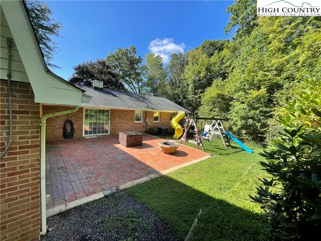 a view of a garden with plants