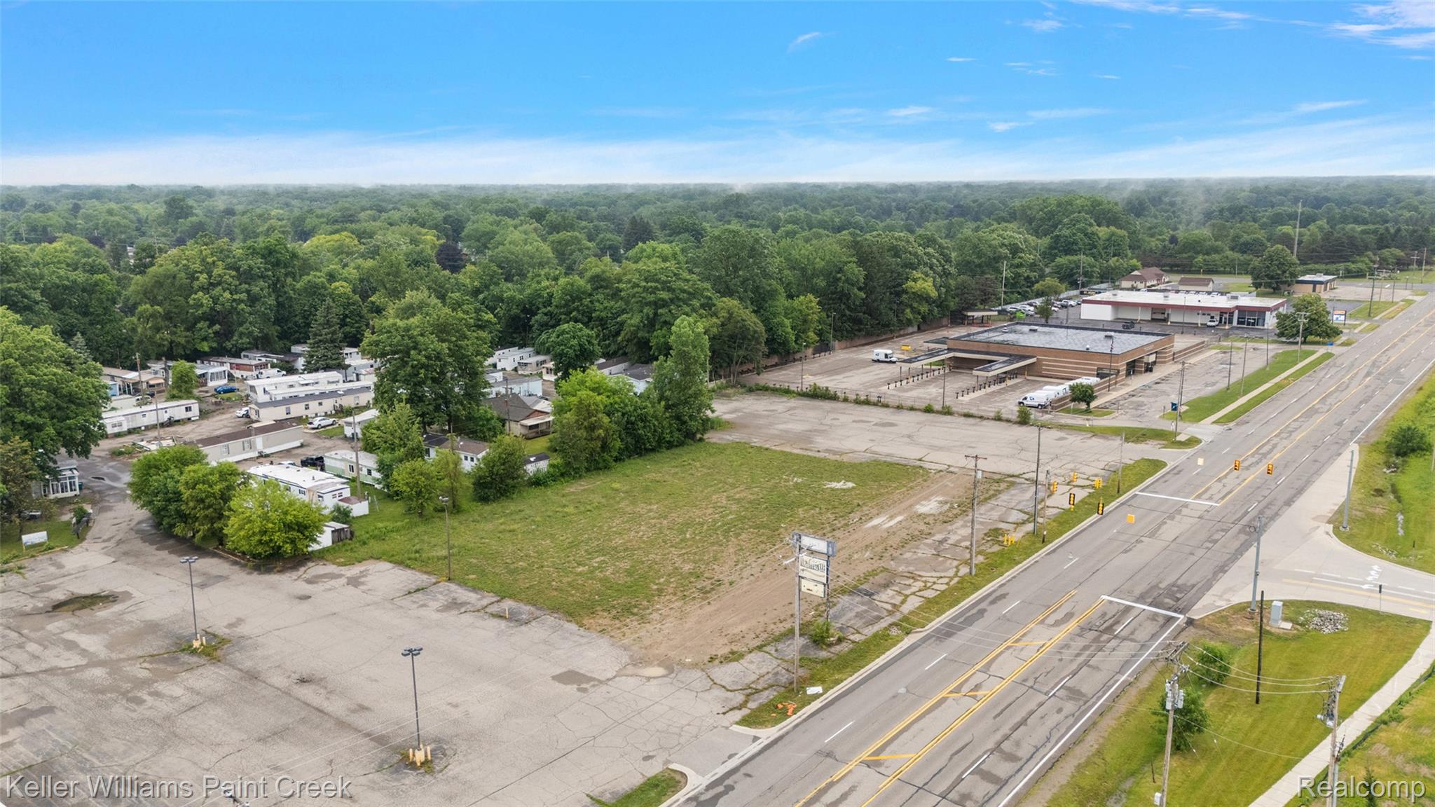 4403 Davison Road Burton, MI 48509 - Photo 18 of 27 18-4403 Davison Rd-18.jpg