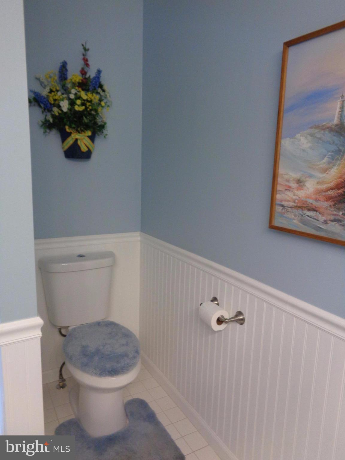 1319 Waterview Way Baltimore, MD 21221 - Photo 14 of 26 Custom paint, wainscotting