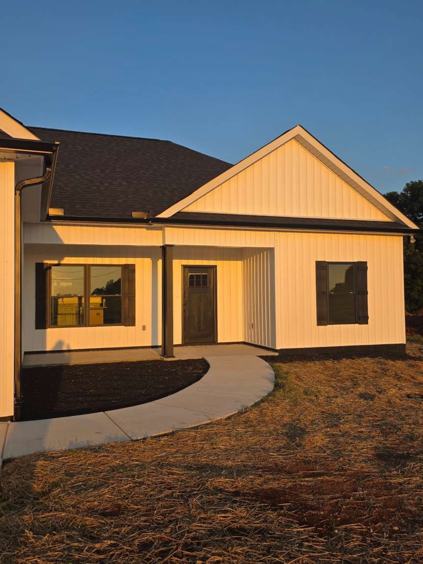 1557 Rowe Gap Road Winchester, TN 37398 - Photo 2 of 21 Gallery Image 2