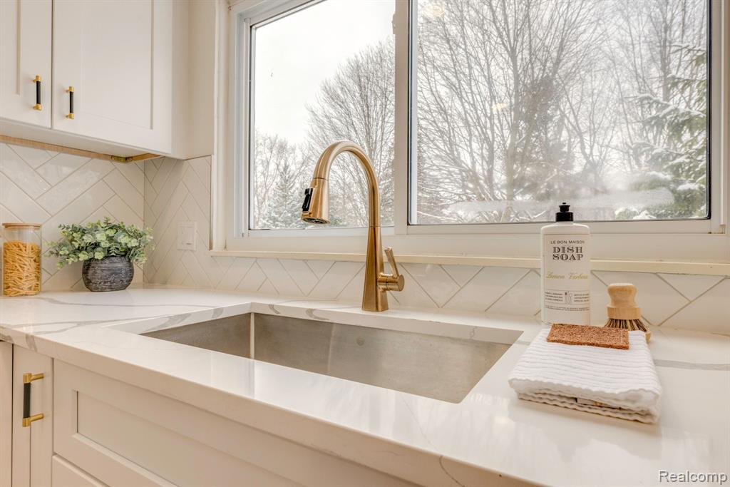 1499 West Horseshoe Bend Rochester, MI 48306 - Photo 7 of 50