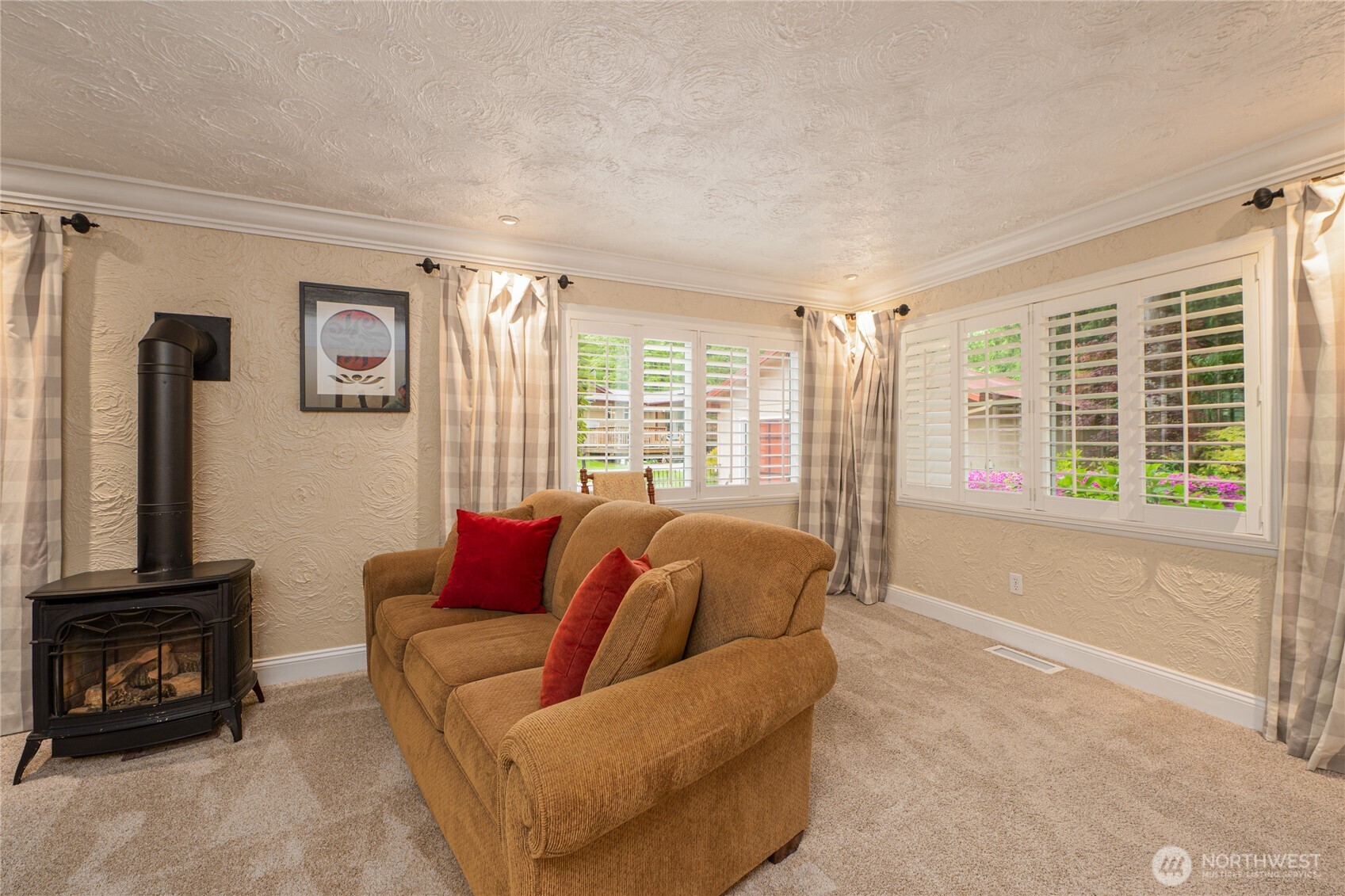 14615 205th Avenue Southeast Renton, WA 98059 - Photo 20 of 40 a living room with furniture and a flat screen tv