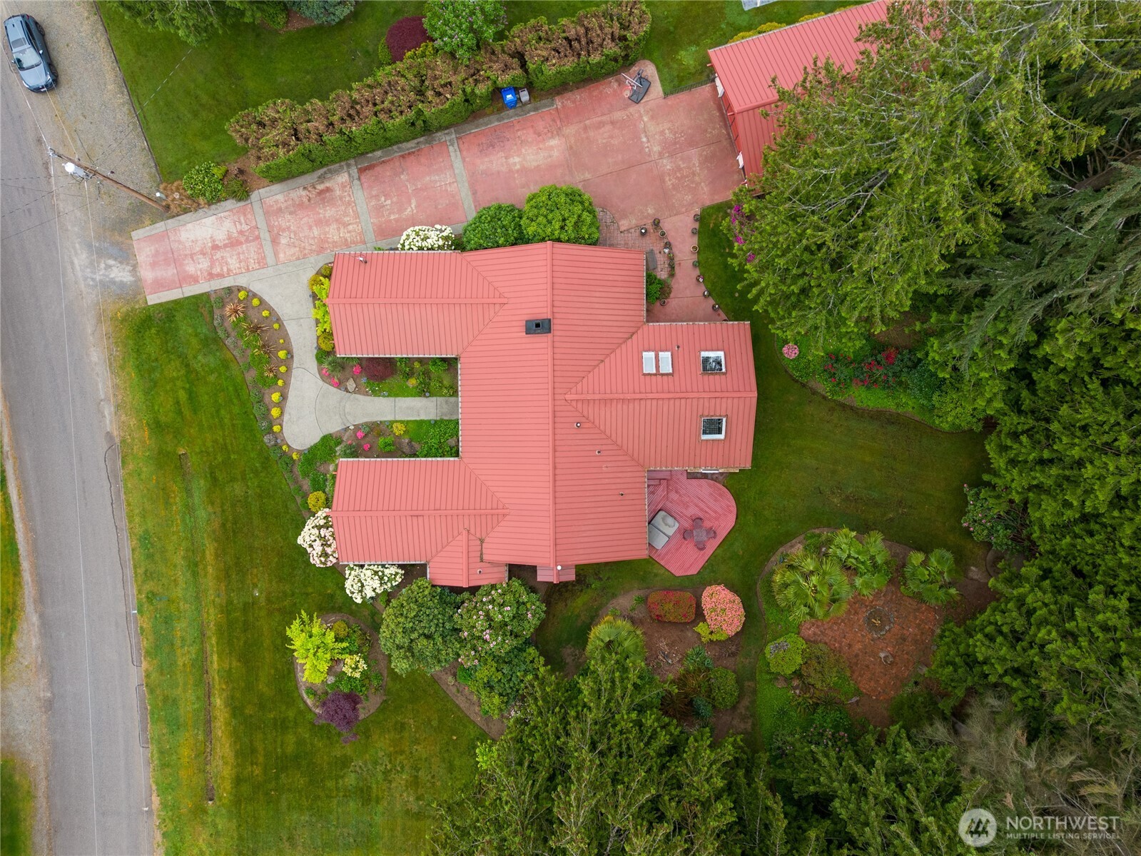 14615 205th Avenue Southeast Renton, WA 98059 - Photo 35 of 40 an aerial view of residential house with outdoor space and parking