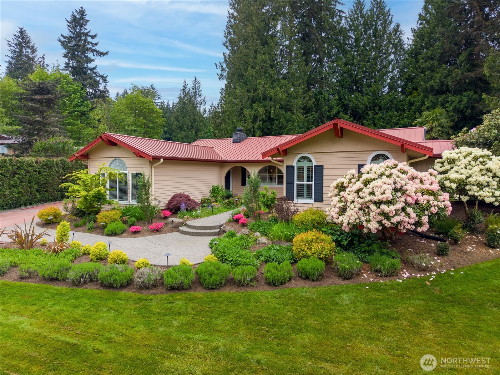 14615 205th Avenue Southeast Renton, WA 98059 - Photo 39 of 40 a front view of a house with garden