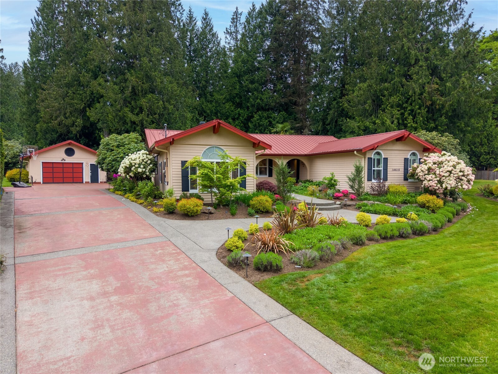 14615 205th Avenue Southeast Renton, WA 98059 - Photo 40 of 40 a front view of a house with a yard and green space