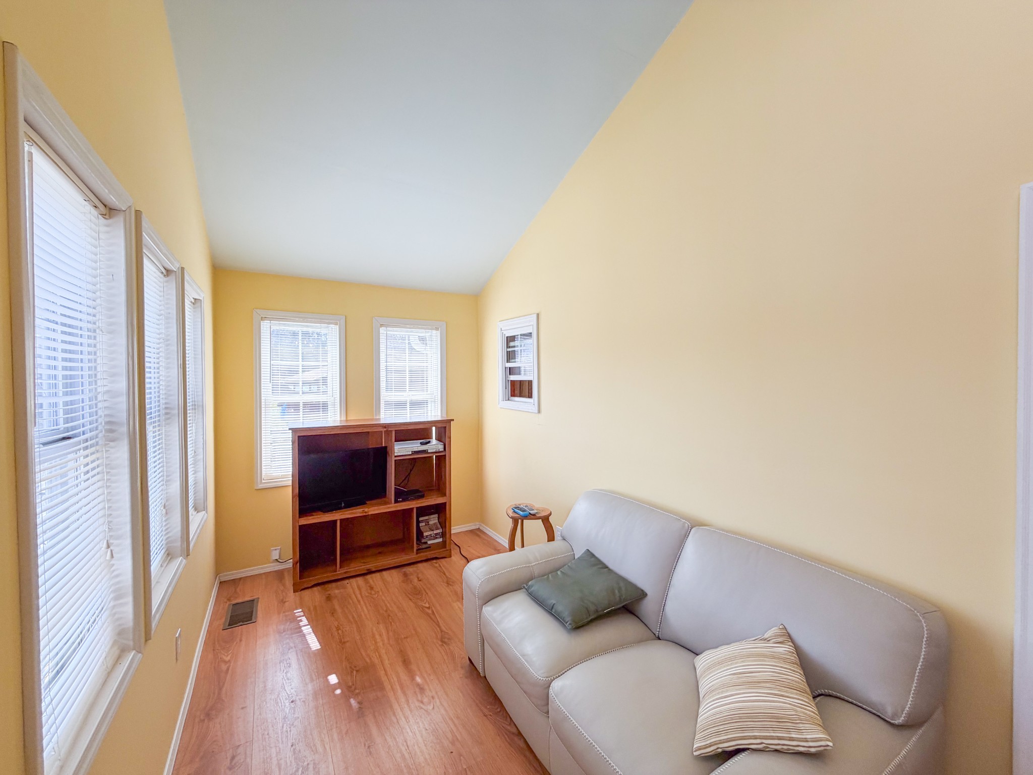 2701 Clear Creek Road Pulaski, TN 38478 - Photo 24 of 42 a living room with furniture and a flat screen tv