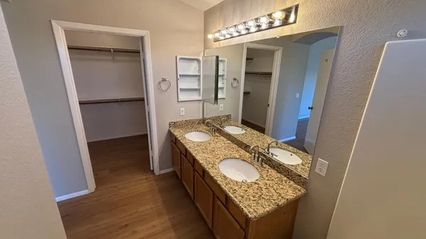 $2,695 | 17426 North 47th Street, Phoenix, AZ 85032