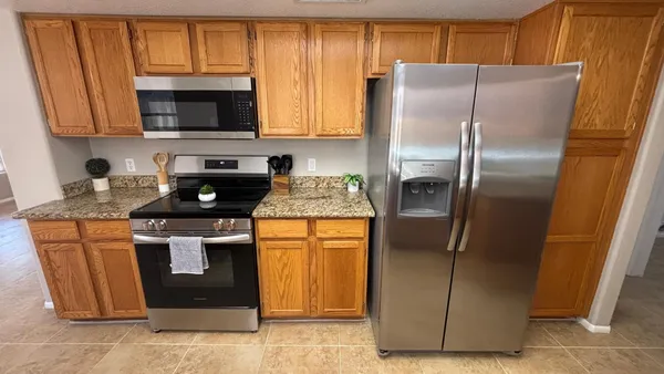 $2,695 | 17426 North 47th Street, Phoenix, AZ 85032