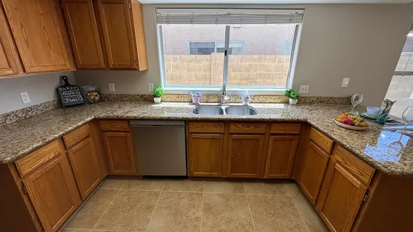 $2,695 | 17426 North 47th Street, Phoenix, AZ 85032