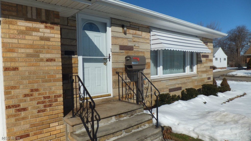 1710 Alcester Road Cleveland, OH 44124 - Photo 10 of 25
