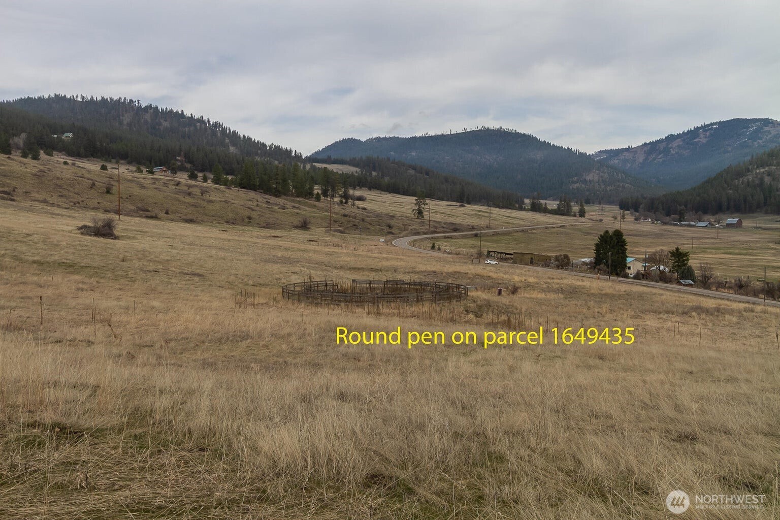 3-xx Addy-Gifford Road Gifford, WA 99131 - Photo 24 of 32 a view of a town with mountains in the background