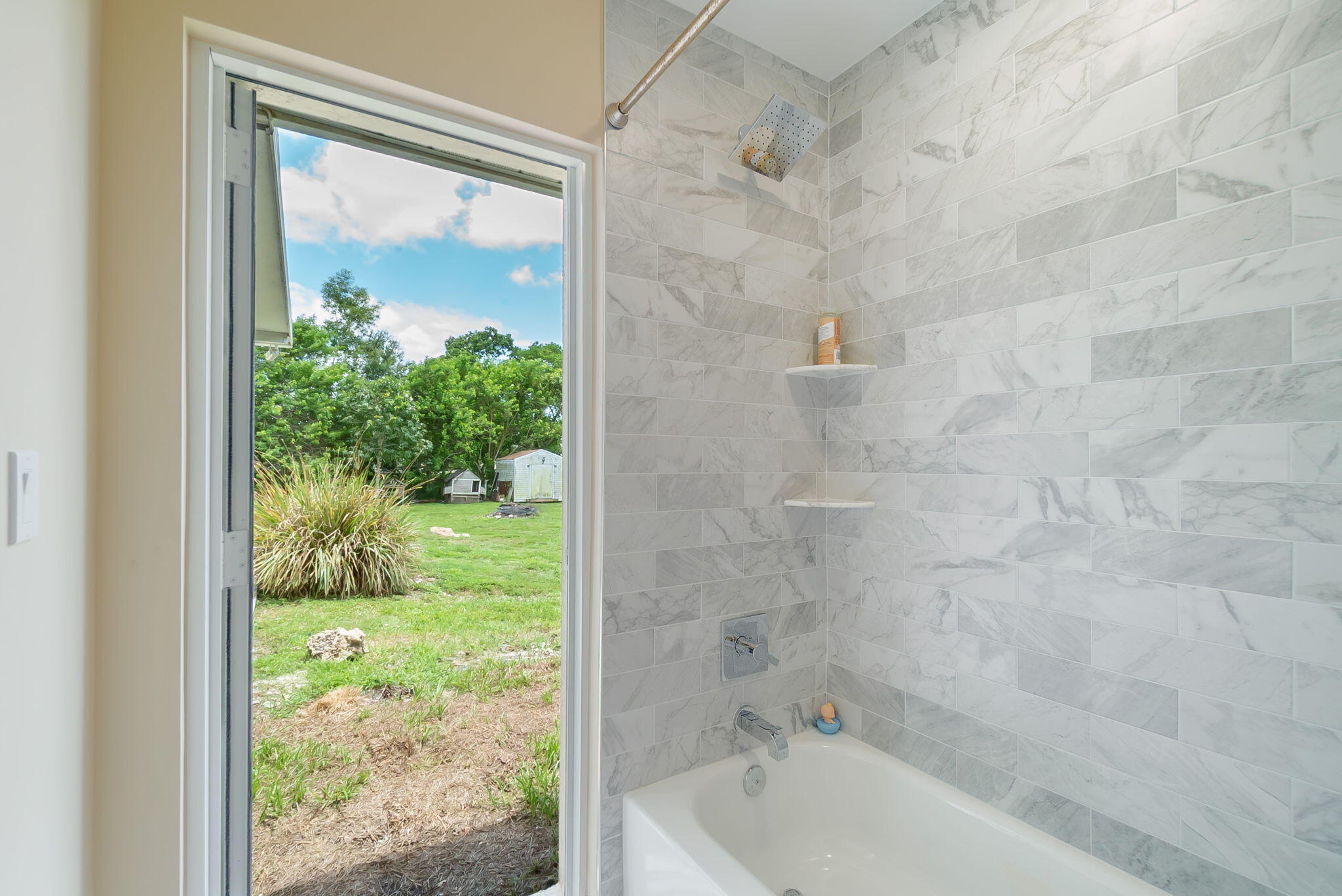 17468 North 38th Road North Loxahatchee, FL 33470 - Photo 23 of 40 Guest Bathroom