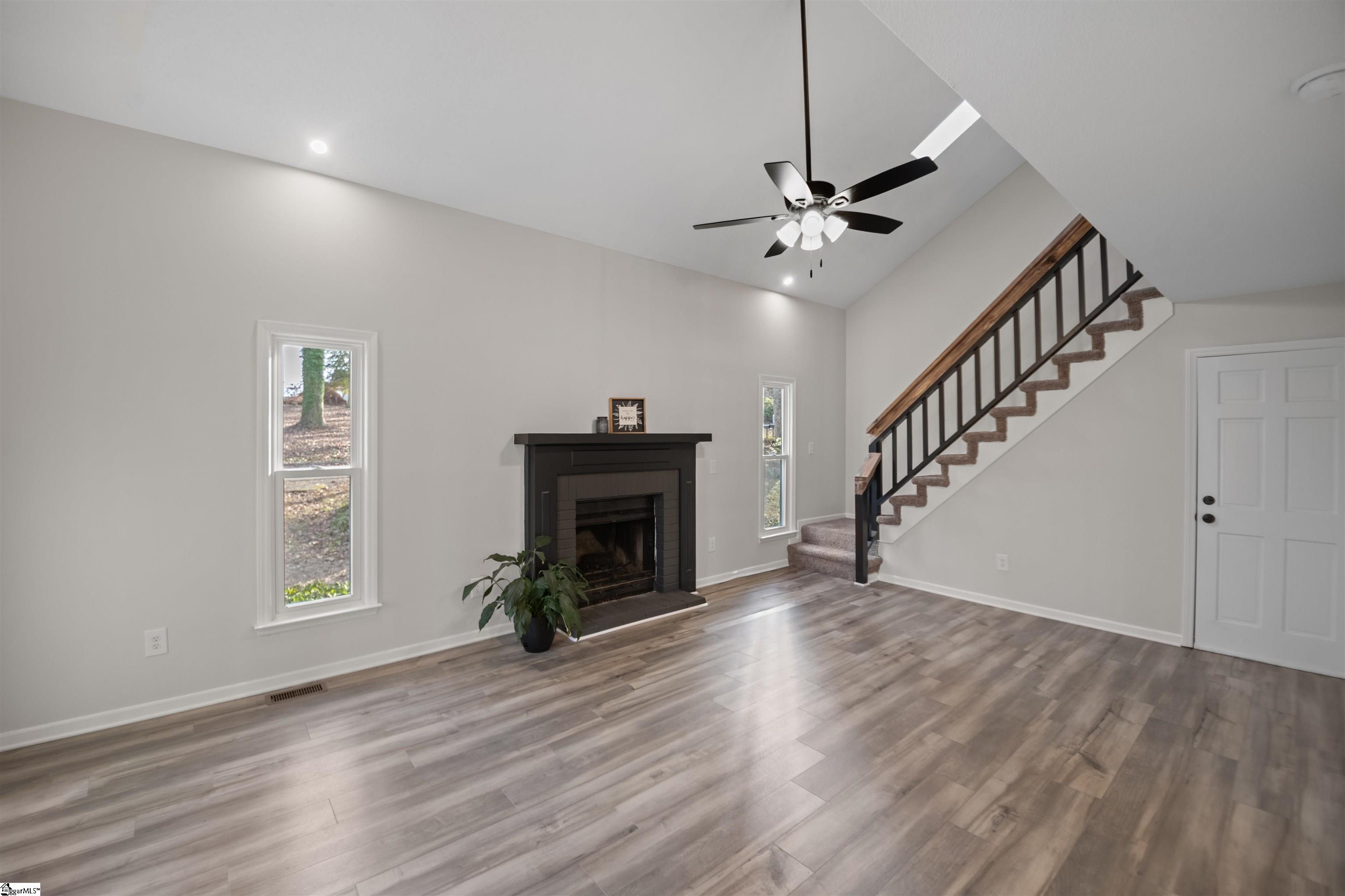 137 Lakeshore Drive Easley, SC 29642 - Photo 2 of 37