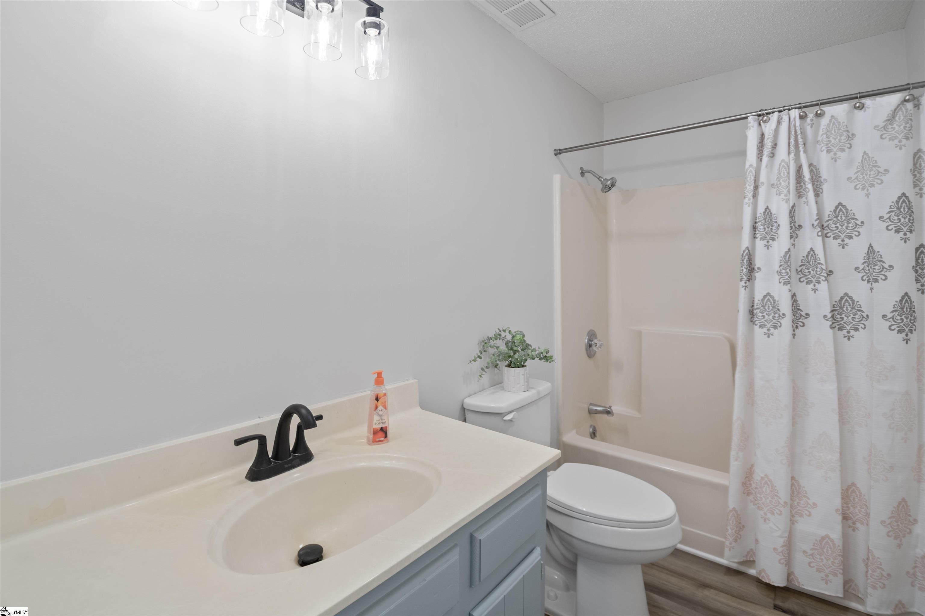 137 Lakeshore Drive Easley, SC 29642 - Photo 34 of 37