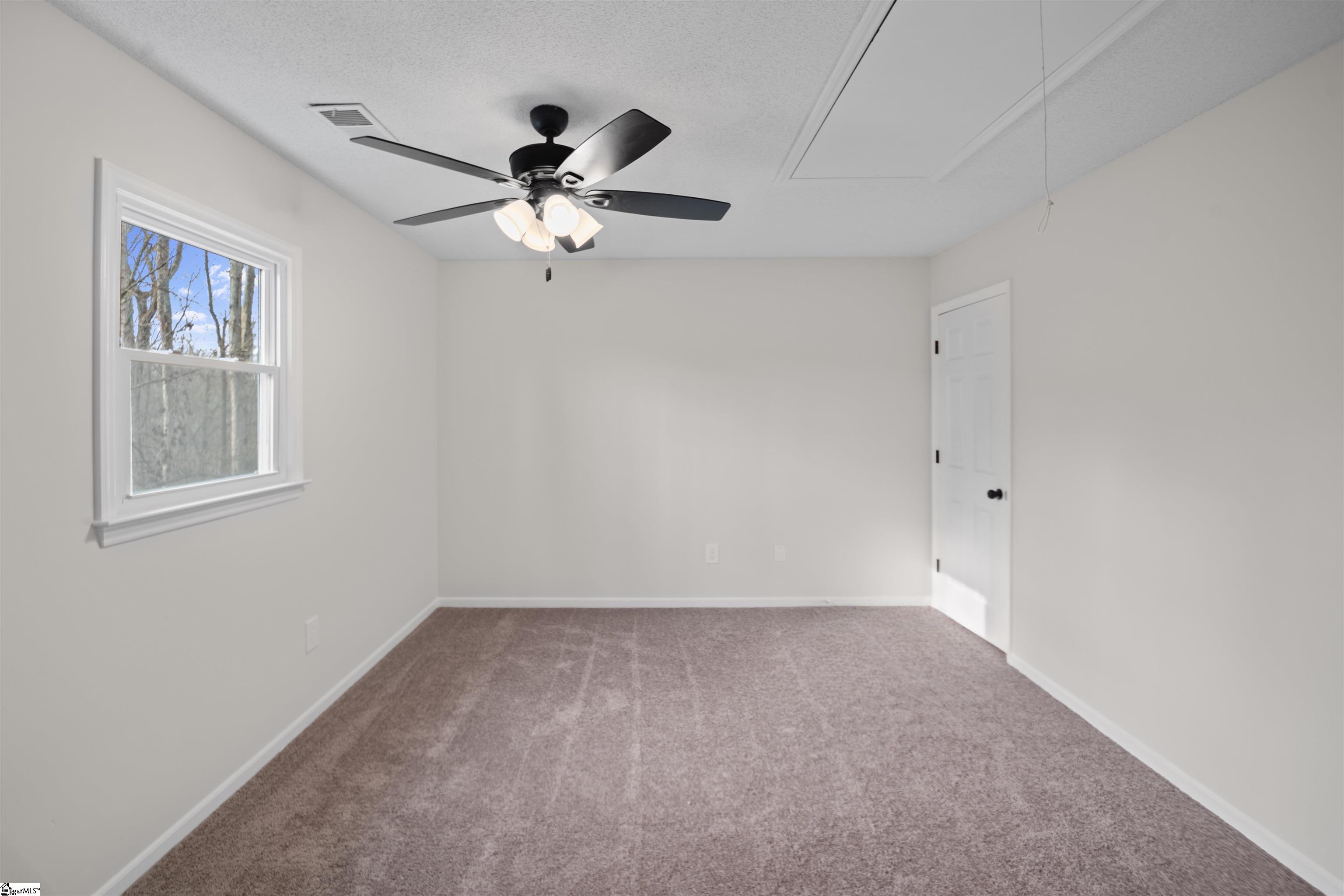 137 Lakeshore Drive Easley, SC 29642 - Photo 5 of 37