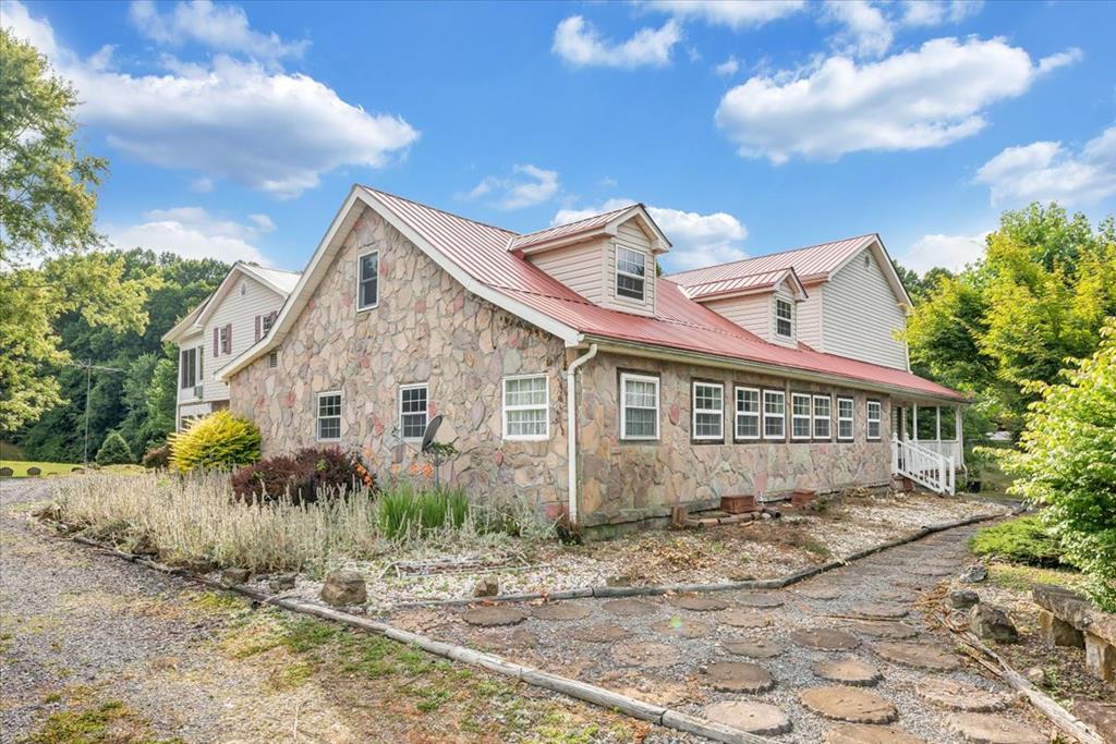 885 North Hazel Mountain Road Dante, VA 24237 - Photo 11 of 74 Gallery Image 11