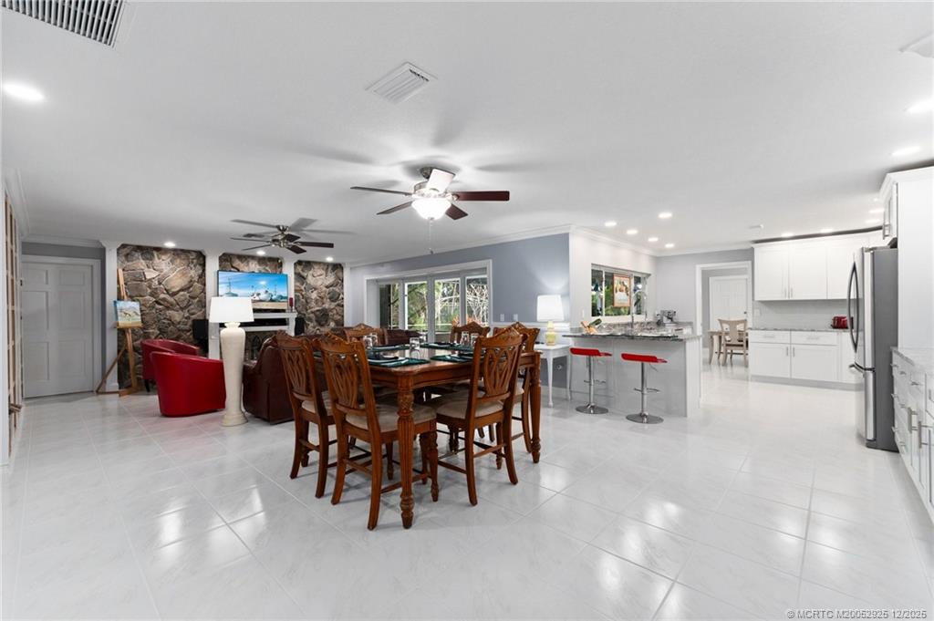 20 Banyan Road Stuart, FL 34996 - Photo 26 of 95 a view of a dining area with furniture