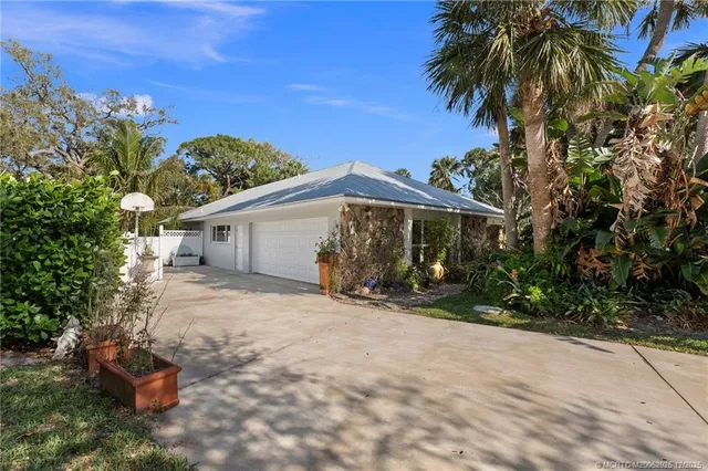 $1,250,000 | 20 Banyan Road, Stuart, FL 34996