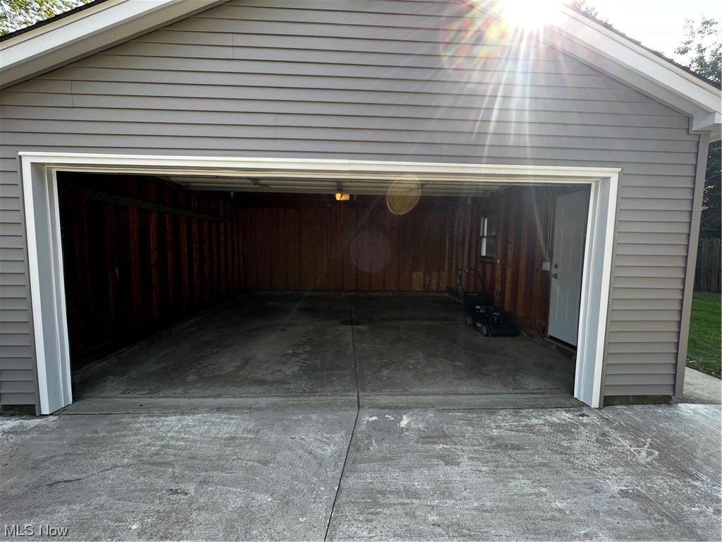 1609 Lyndhurst Road Lyndhurst, OH 44124 - Photo 32 of 34 2+ car