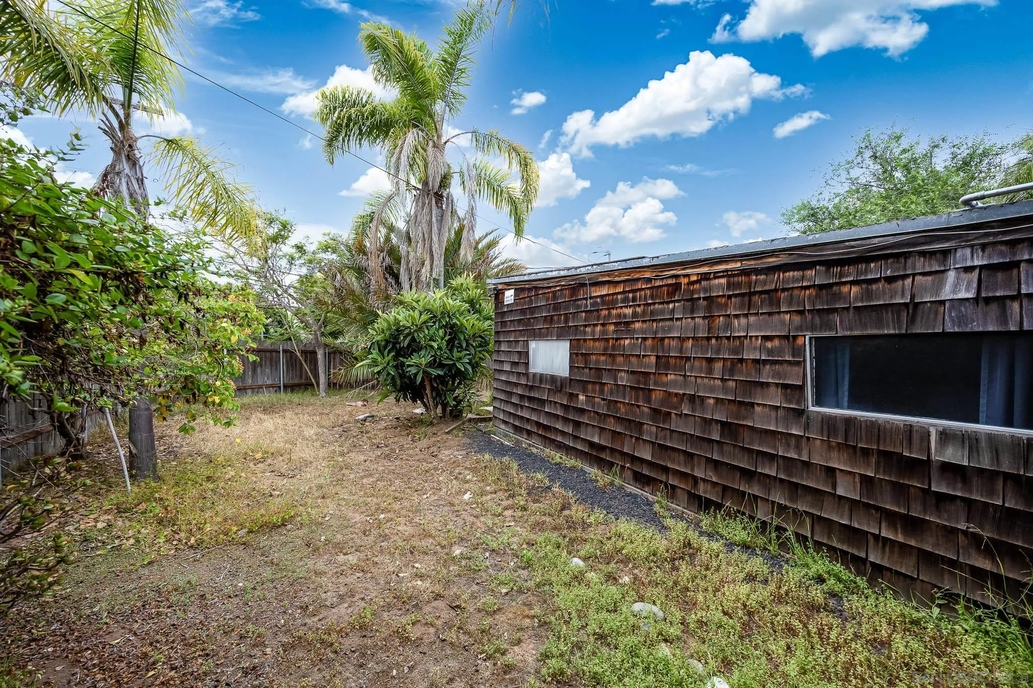 890 Capri Road Encinitas, CA 92024 - Photo 19 of 43 a backyard of a house with lots of green space