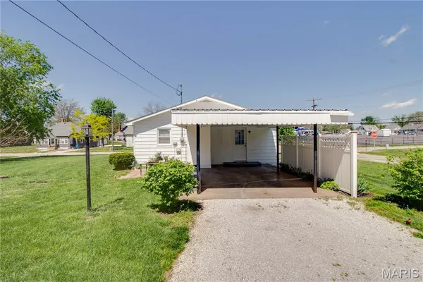 $1,200 | 314 East Pearl Street, Jerseyville, IL 62052