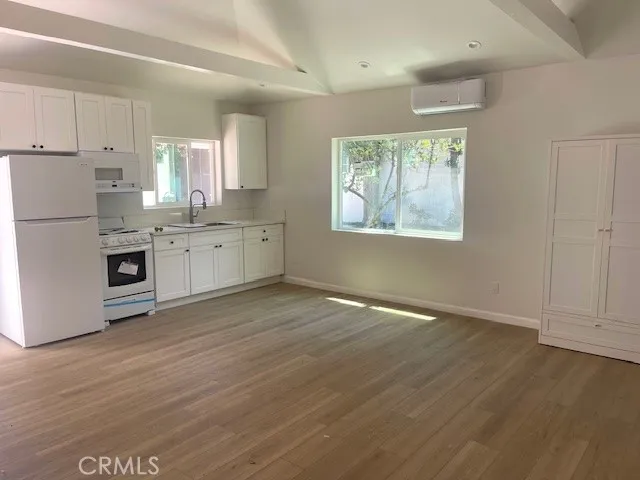 $1,950 | 4919 Enfield Avenue, Encino, CA 91316