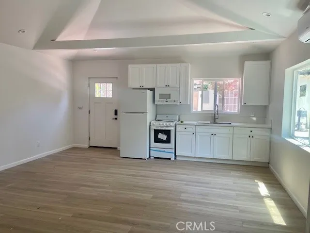 $1,950 | 4919 Enfield Avenue, Encino, CA 91316