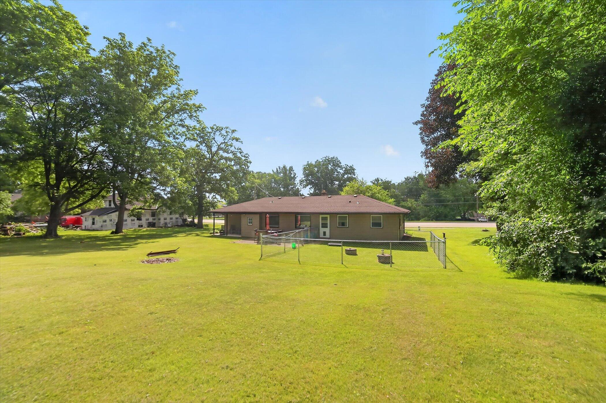 W257S2719 Genesee Road Waukesha, WI 53188 - Photo 2 of 32 38-W257S2719-Genesee-Rd-Windowstill-Phot