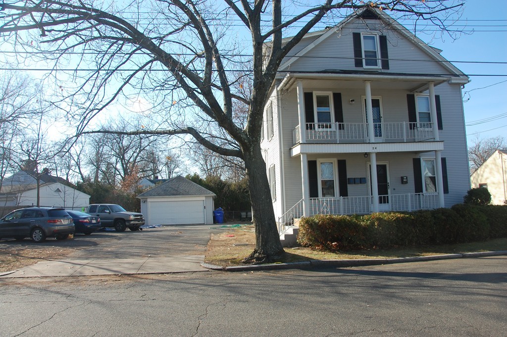24 Davis Street Springfield, MA 01104 - Photo 3 of 29